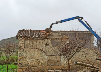 Deconstruction and selection of a 200-year timber building in Spain